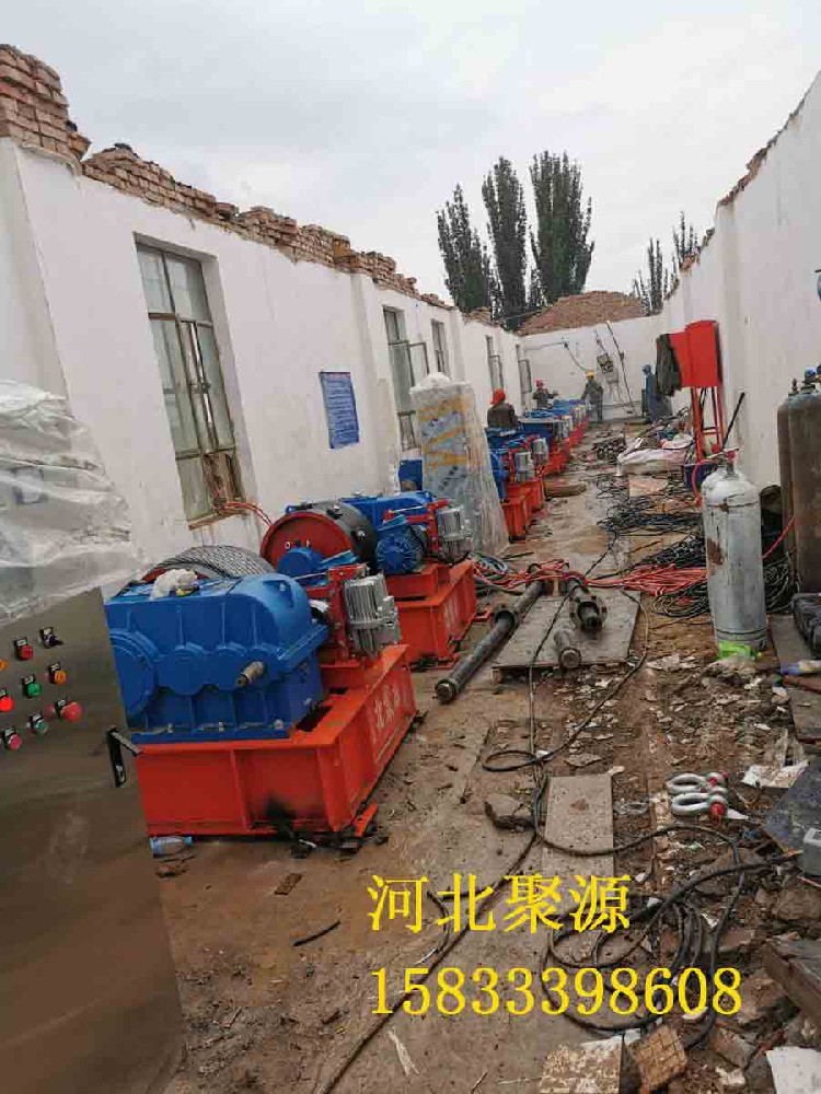 卷揚(yáng)啟閉機(jī)施工現(xiàn)場